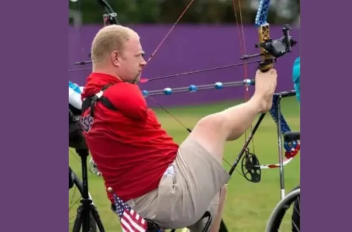 Matt Stutzman is an armless archer who uses his feet to hold the bow and his chin to shoot the arm