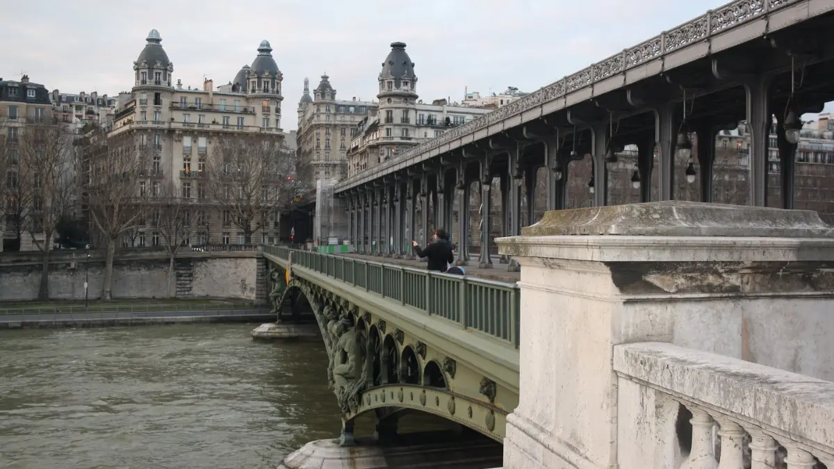 Bir-Kakeim Bridge Paris