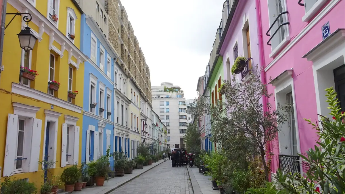 Rue Crémieux, colourful street in Paris