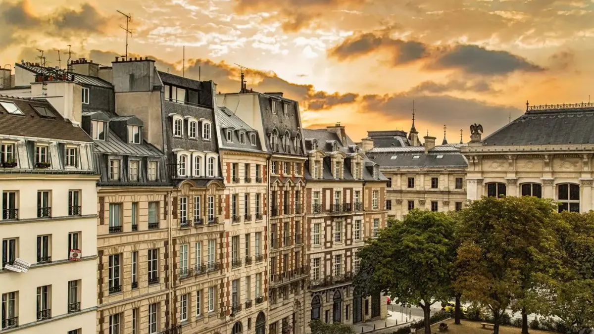Sunrise over the Place Dauphine
