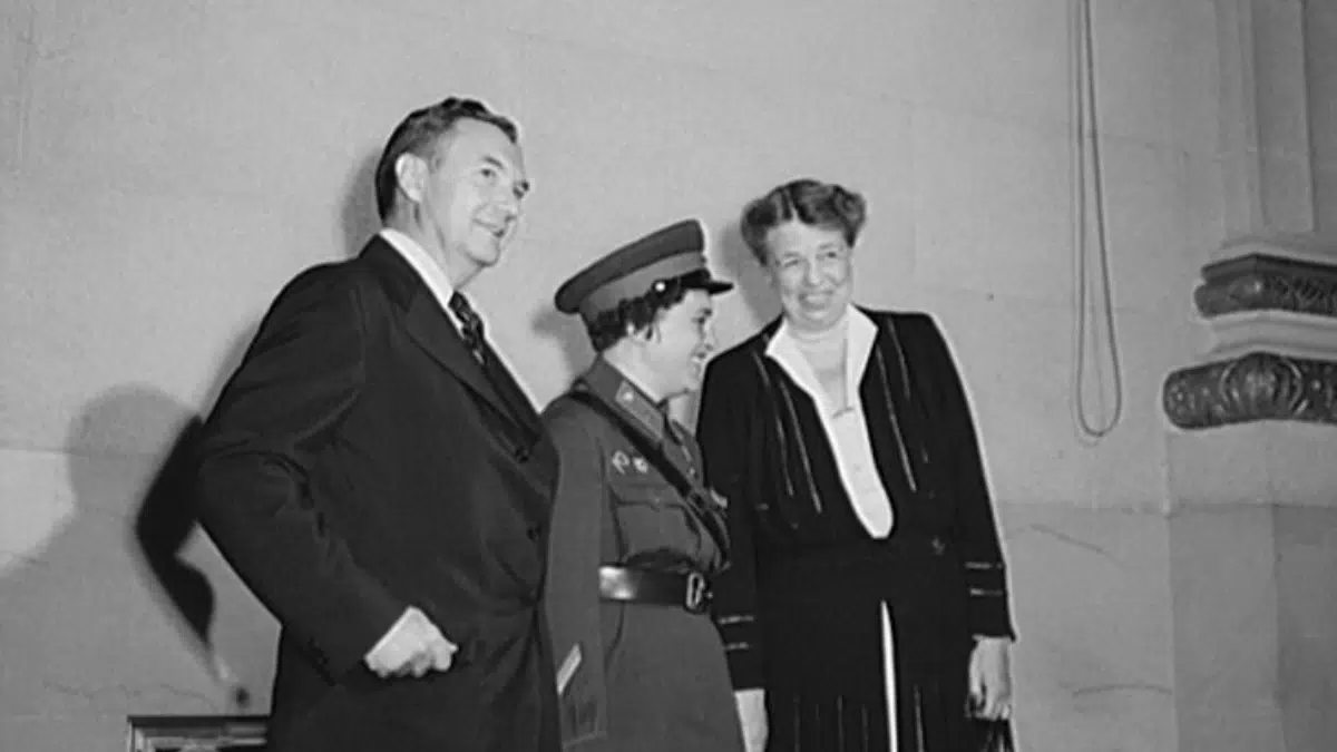 Pavlichenko meeting Eleanor Rosevelt