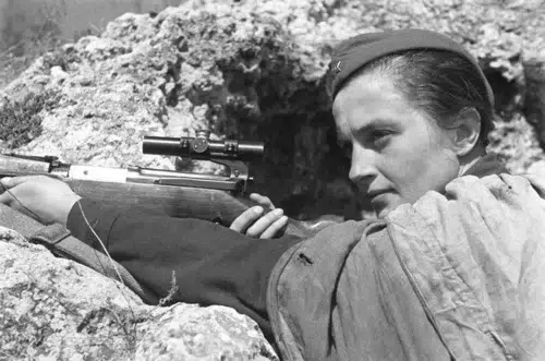 Pavlichenko_in_a_trench 1942